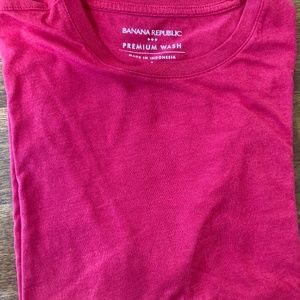 Banana Republic RED mens t shirt. Size L
